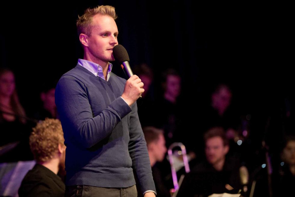 Philipp Schoof als Projektleiter des Landesjugendjazzorchesters Brandenburg