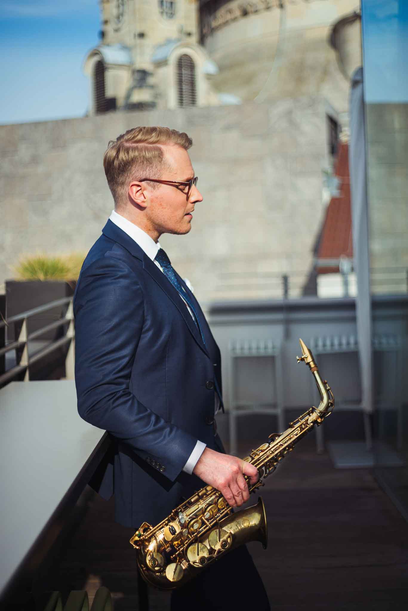 Saxophon Musik vor der Dresdner Frauenkirche.
